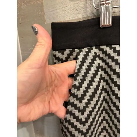 Trina Turk EUC 12 grey black pattern lined pencil skirt w/side pockets - Picture 3 of 7